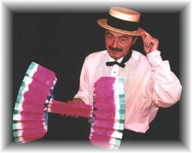 Gallery photo 3 of Chester McBain - The Entertainer