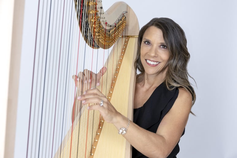 Gallery photo 4 of Chiara Solar Harpist