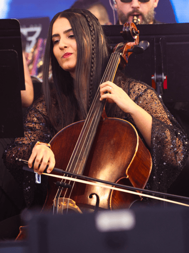 Gallery photo 2 of Chicago Cellist Girl