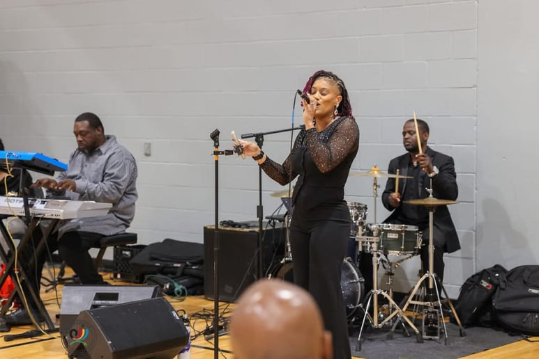 Gallery photo 3 of Chiquita Nicole & The Radiance
