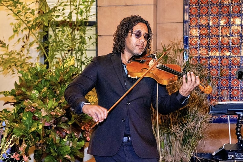 Gallery photo 4 of Chris Barbosa Music