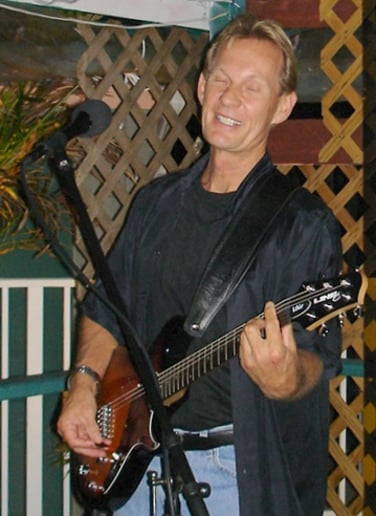 Gallery photo 1 of Chris Bates & The Virtual Reality Band