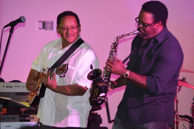 Gallery photo 4 of Chris Knox Sr - Guitarist