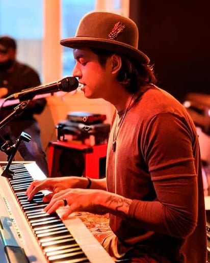 Gallery photo 3 of Chris Valera the Angry Piano