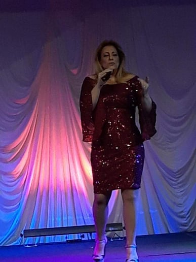 Gallery photo 10 of Christina Grace Sings the Pop Divas and More!