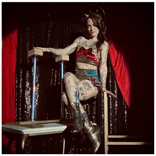 Gallery photo 2 of Circus Dreamgirl