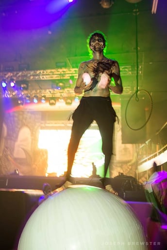 Gallery photo 5 of Circusball Walker and Juggler