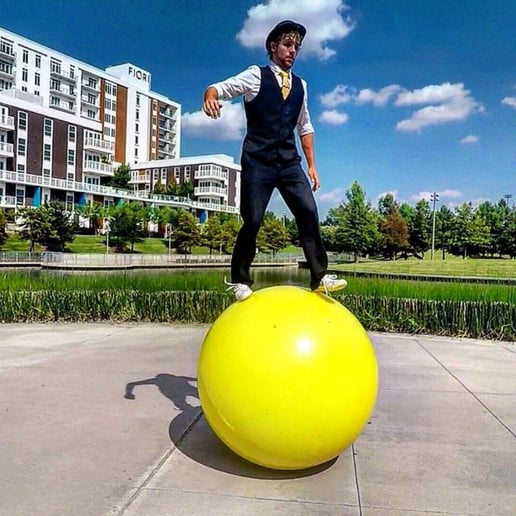 Gallery photo 7 of Circusball Walker and Juggler