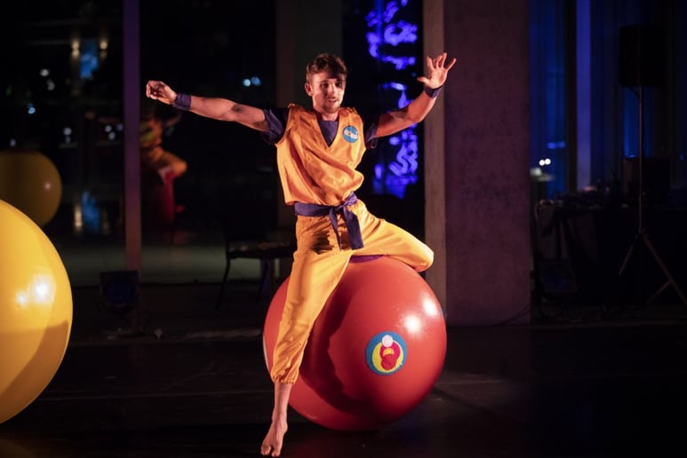 Gallery photo 10 of Circusball Walker and Juggler
