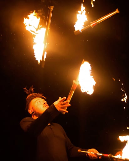Gallery photo 4 of Cirque de Fuego