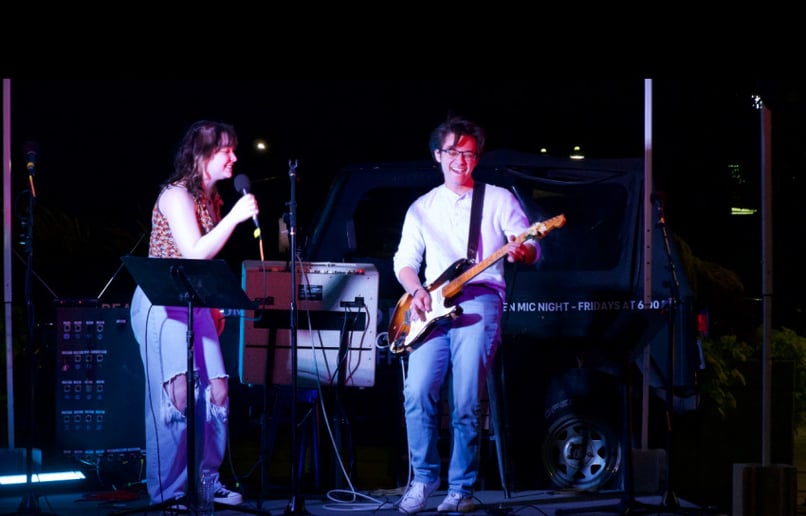 Gallery photo 1 of Claire and Peter - Acoustic Duo