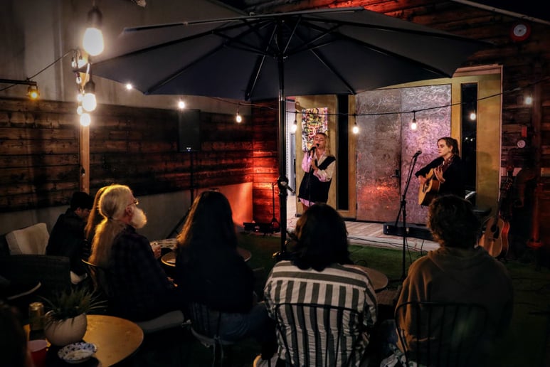 Gallery photo 1 of Tanja & Claire Duo
