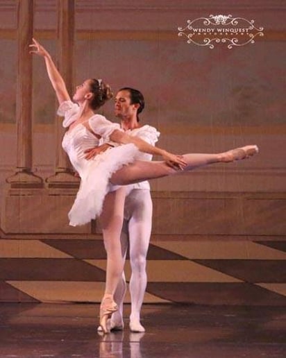 Gallery photo 1 of Classical ballet dancer