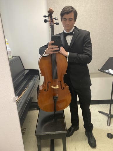 Gallery photo 6 of Jonathan Dills - Classical Cellist