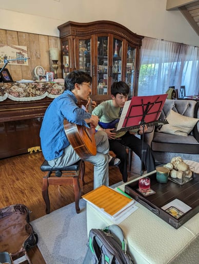 Gallery photo 4 of Classical Guitar & Singer Songwriter