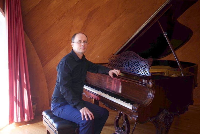 Gallery photo 2 of Grigory Smirnov - Classical Pianist and Composer
