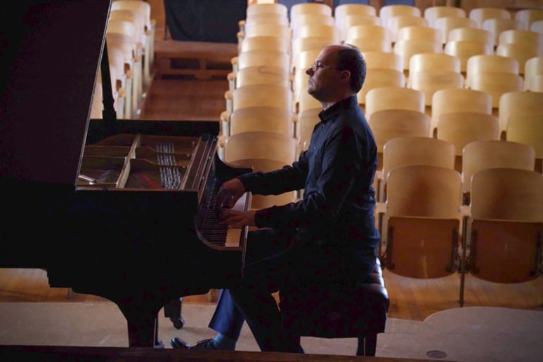 Gallery photo 4 of Grigory Smirnov - Classical Pianist and Composer