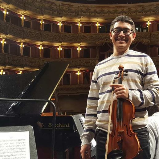 Gallery photo 3 of Classical Trained Violinist