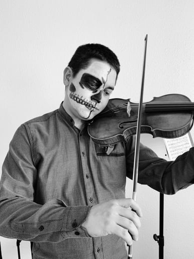 Gallery photo 5 of Classical Trained Violinist