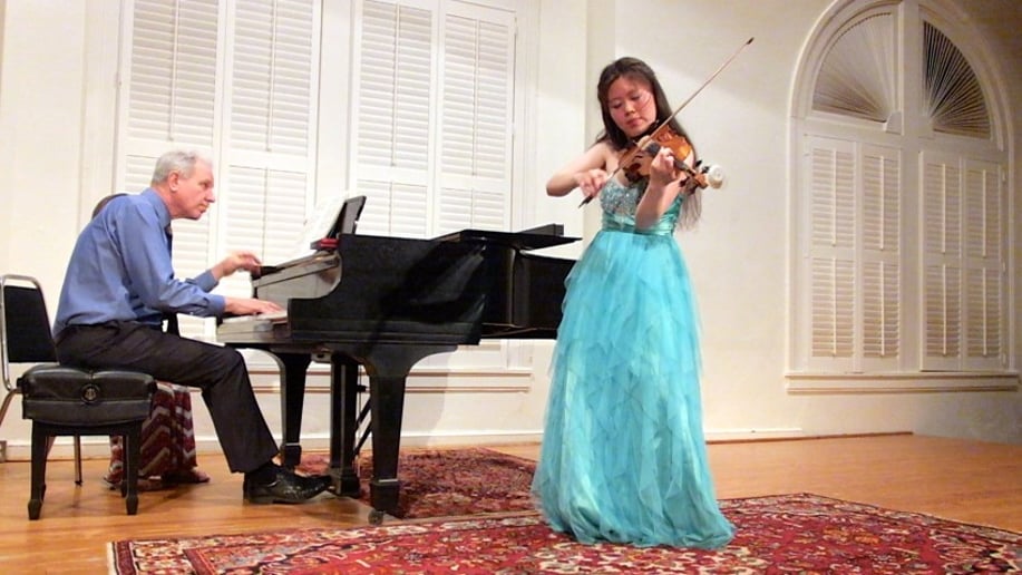 Gallery photo 4 of Jenny Li - Violinist