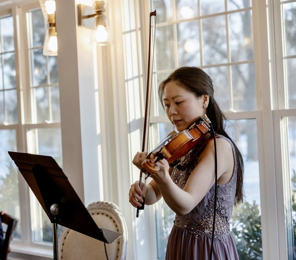 Gallery photo 5 of Jenny Li - Violinist