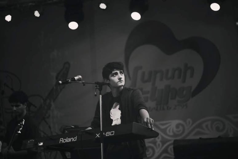 Gallery photo 1 of Classical/Jazz/Pop Pianist