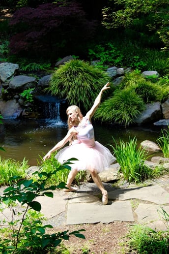 Gallery photo 8 of Classically trained ballet dancer