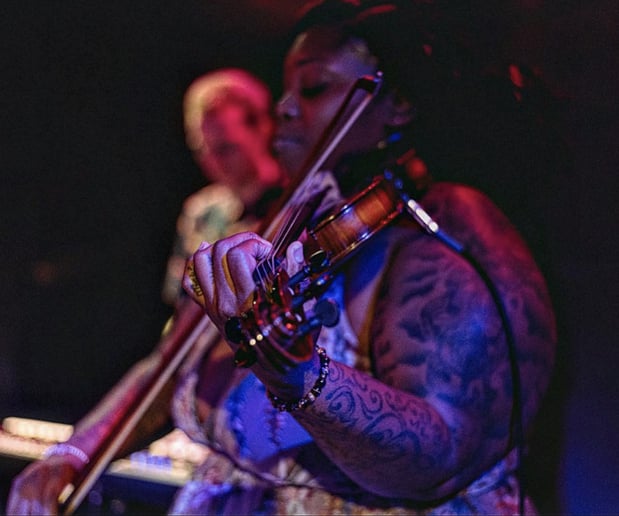 Gallery photo 3 of Classique the Violinist