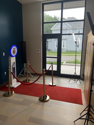 Gallery photo 11 of Classy Photo Booth Rental