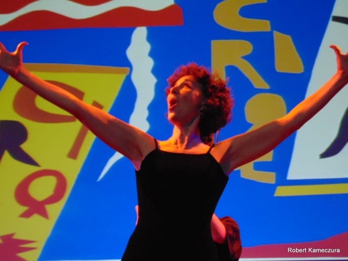 Gallery photo 1 of Claudia Hommel, your ticket to Paris!