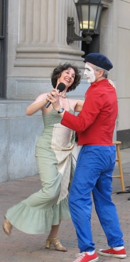 Gallery photo 3 of Claudia Hommel, your ticket to Paris!