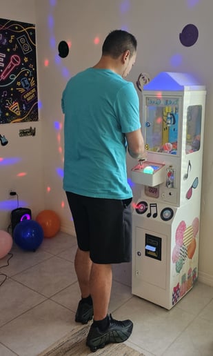 Gallery photo 4 of Claw Machine Rental