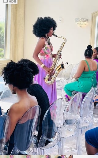 Gallery photo 7 of Cleo Fox Saxophonist