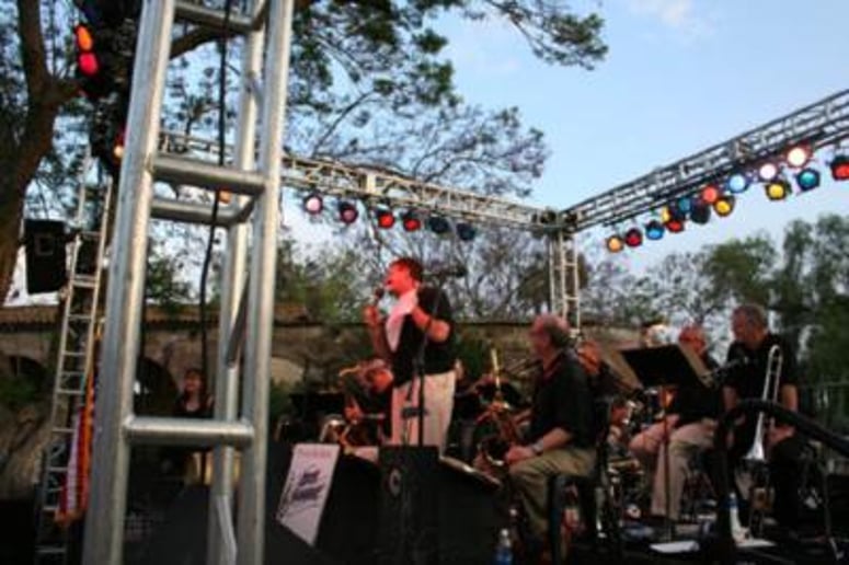 Gallery photo 10 of Close Harmony