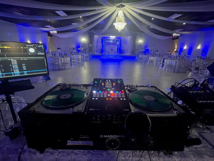Gallery photo 1 of CM Express DJ Entertainment
