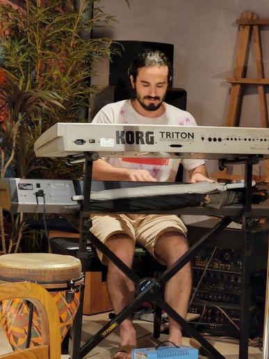 Gallery photo 1 of Cocktail Jazz & Covers with Diego