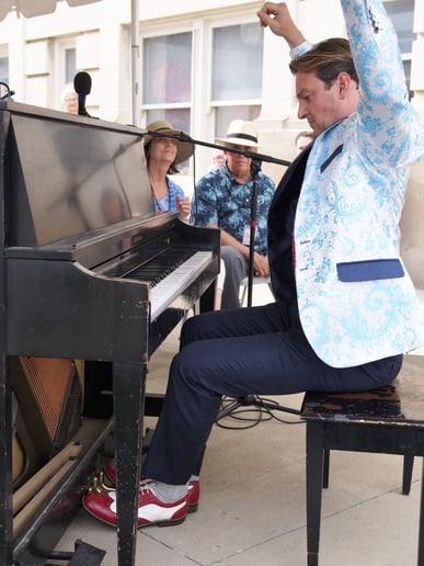 Gallery photo 2 of Cocktail Piano