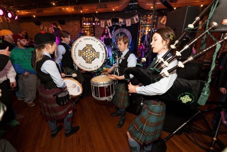 Gallery photo 3 of Colleen Curry, Bagpiper