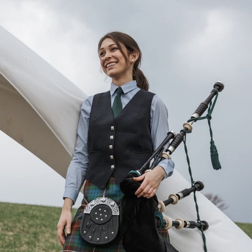 Gallery photo 1 of Colleen Curry, Bagpiper