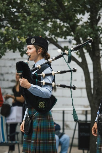 Gallery photo 2 of Colleen Curry, Bagpiper