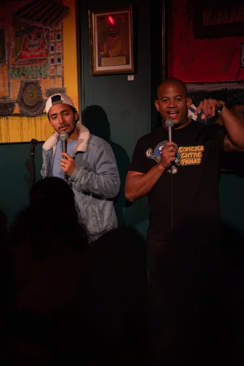 Gallery photo 2 of Comedia Entre Panas (Hispanic Comedy)