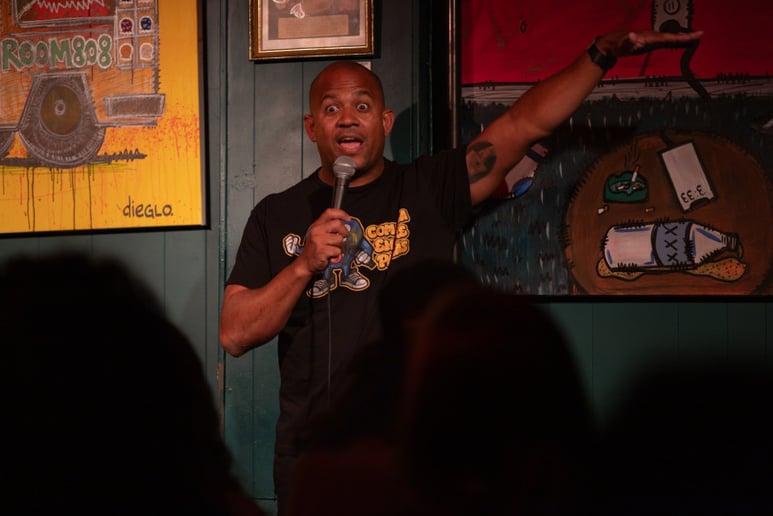 Gallery photo 5 of Comedia Entre Panas (Hispanic Comedy)