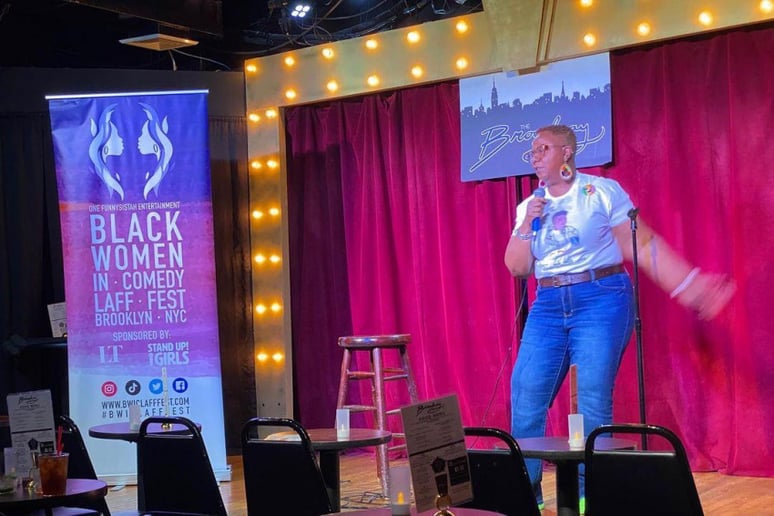 Gallery photo 2 of Comedian Donna Lewis