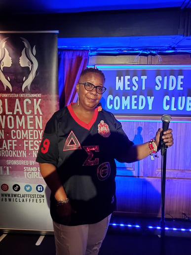 Gallery photo 3 of Comedian Donna Lewis