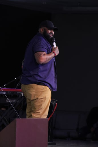 Gallery photo 4 of Comedian MAC RED