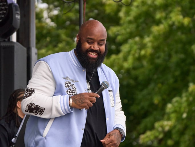 Gallery photo 7 of Comedian MAC RED