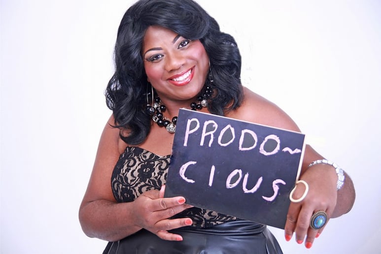 Gallery photo 4 of Comedienne JOY the Queen of Clean