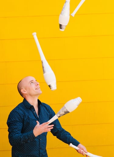 Gallery photo 2 of Comedy Juggler Stephen Caruso