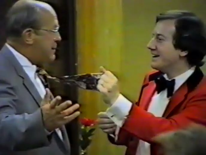 Gallery photo 17 of Comedy Magician Jeff Lefton