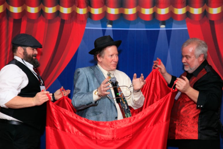 Gallery photo 1 of Comedy Magician Jeff Lefton